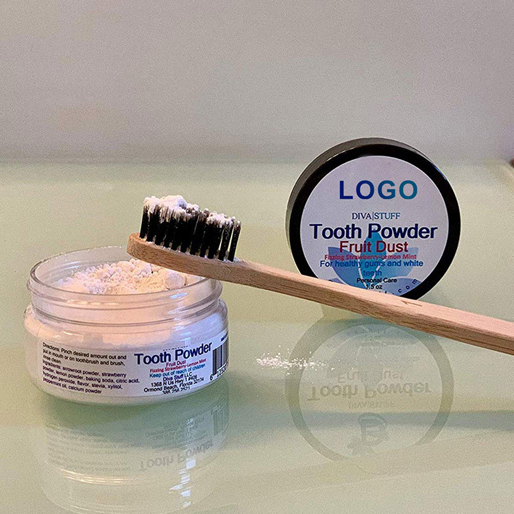 Polvo para dientes hecho con ingredientes naturales para una sonrisa brillante y hermosa