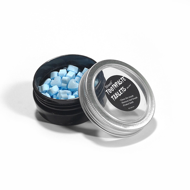 La crema dental orgánica de la menta del tamaño que cuece regular hace tabletas las píldoras que blanquean a adulto oral del viaje