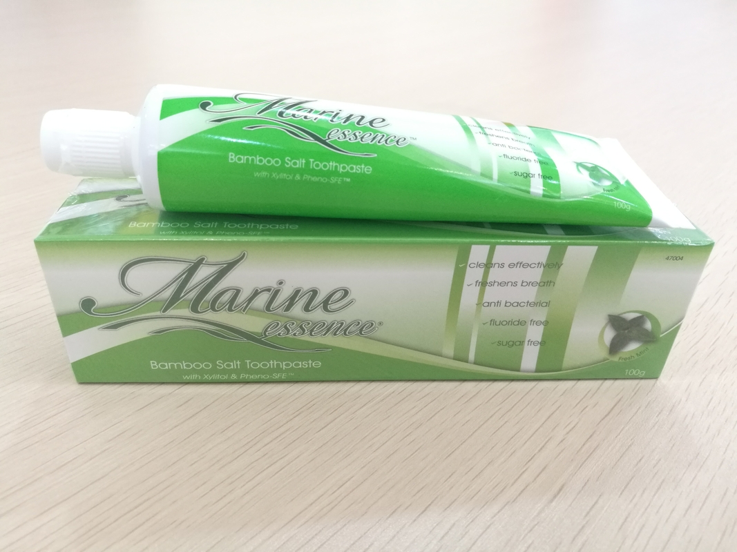 Fluoruro de sodio de la crema dental de la sal del bambú de la higiene oral del OEM vida útil de 3 años
