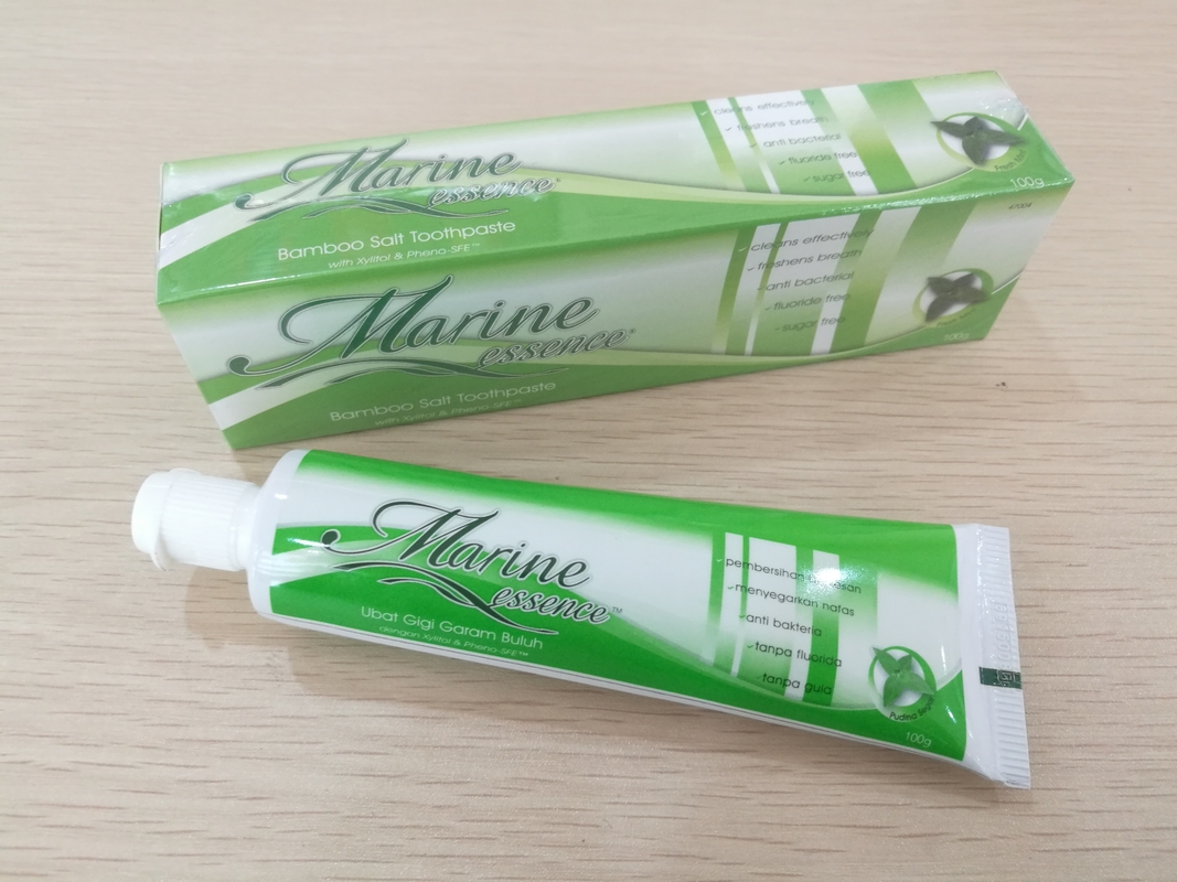 Fluoruro de sodio de la crema dental de la sal del bambú de la higiene oral del OEM vida útil de 3 años